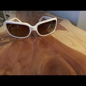 Like new white Coach sunglasses. Only worn once